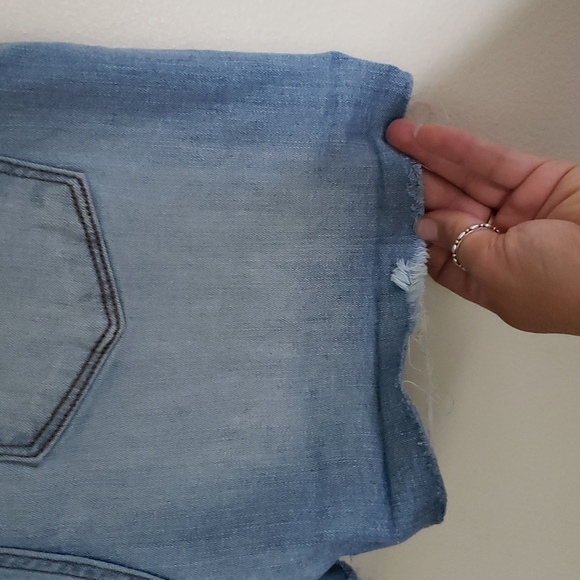 KanCan jean shorts, light wash, button fly, size 8/29 High Stretch Beach Vaca - Picture 10 of 11